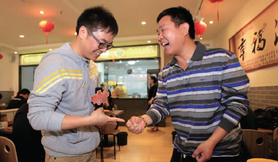 玩石頭剪刀布，于洋“秒殺”小飛