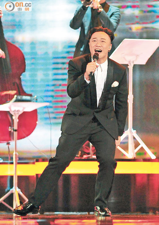 陳奕迅不負(fù)眾望，終于榮登金曲歌王寶座。