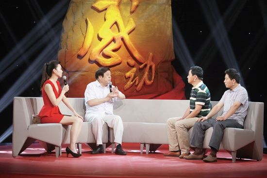 陳鵬軍（右二）和弟弟陳鵬民在節(jié)目現(xiàn)場