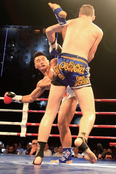 河南電視臺(tái)《武林風(fēng)》欄目走進(jìn)新疆，把比賽現(xiàn)場(chǎng)搬到了新疆建設(shè)兵團(tuán)農(nóng)十三師紅星廣場(chǎng)