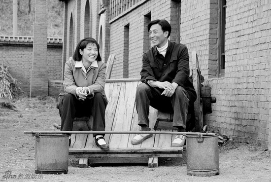 焦裕祿的妻子從縣委伙房借了小半桶水，焦裕祿說(shuō)，這水是炊事員走四五里路擔(dān)來(lái)的，你這算剝削 《電視劇》焦