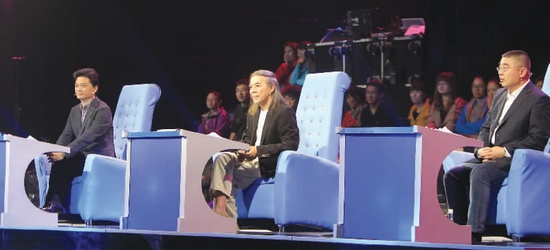 節(jié)目中，崔永元、蔡志忠、錢文忠 由左至右 三為成語先生妙語不斷