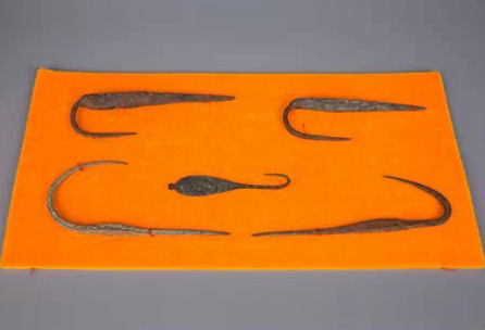 這么大的魚(yú)鉤你見(jiàn)過(guò)嗎？