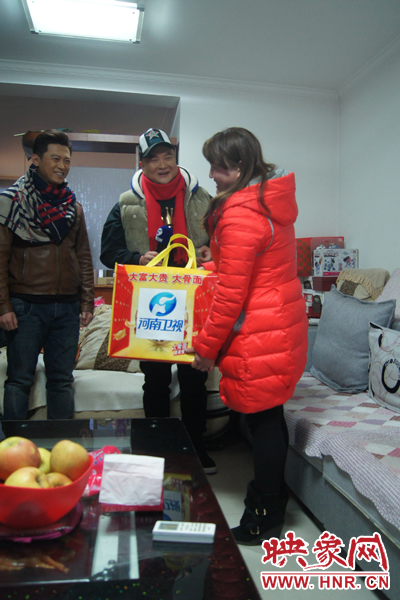 范軍、張竟達(dá)噓寒問暖送祝福