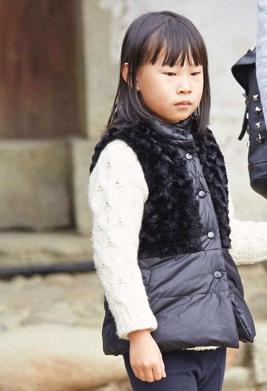 小沈陽愛女曝光長相酷似父母 網(wǎng)友：絕對親生的