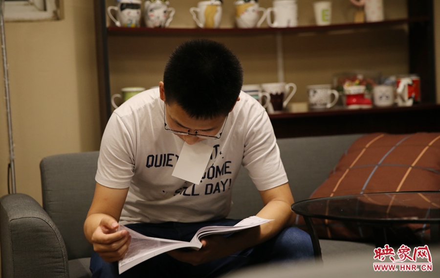 楊栗，22歲，某大學(xué)大三學(xué)生：喜歡這種看書(shū)的環(huán)境。