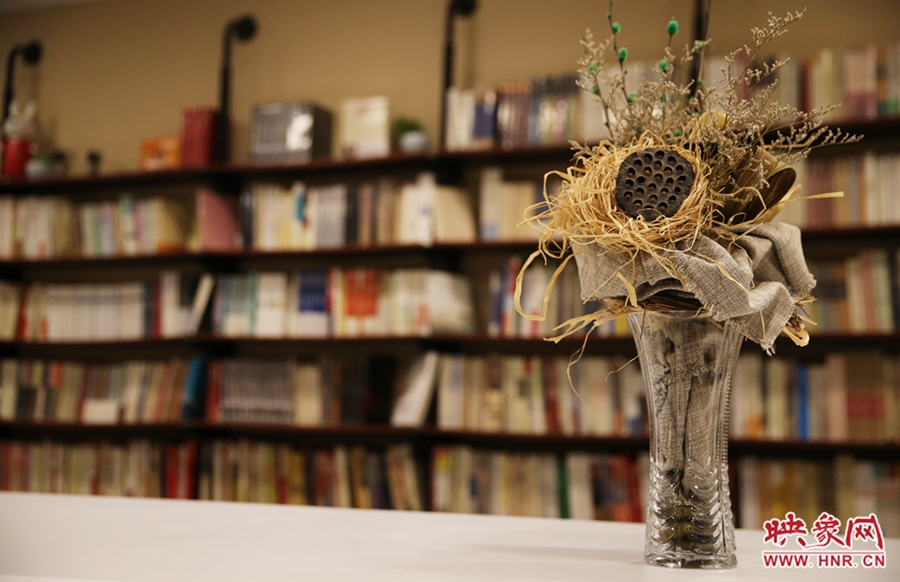 書(shū)店內(nèi)的裝飾。