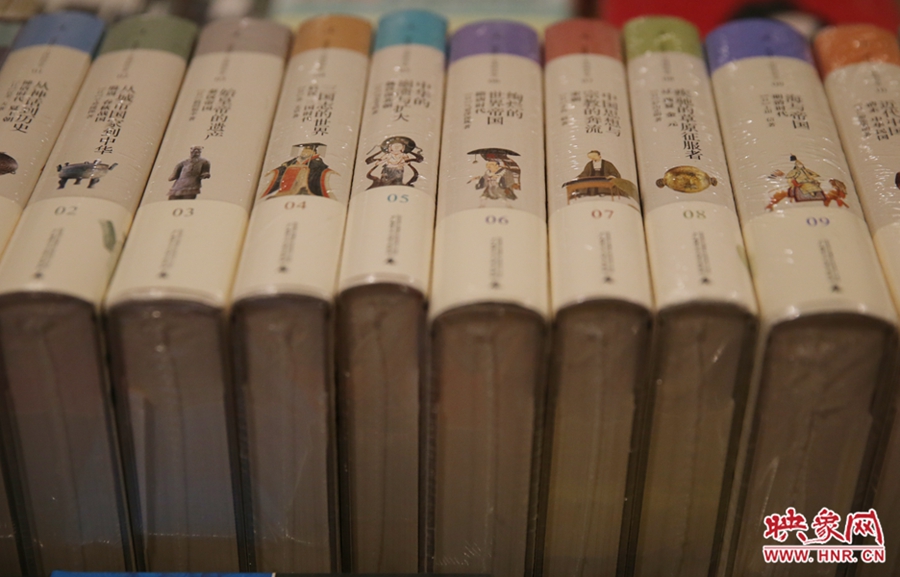 書(shū)店內(nèi)的書(shū)。