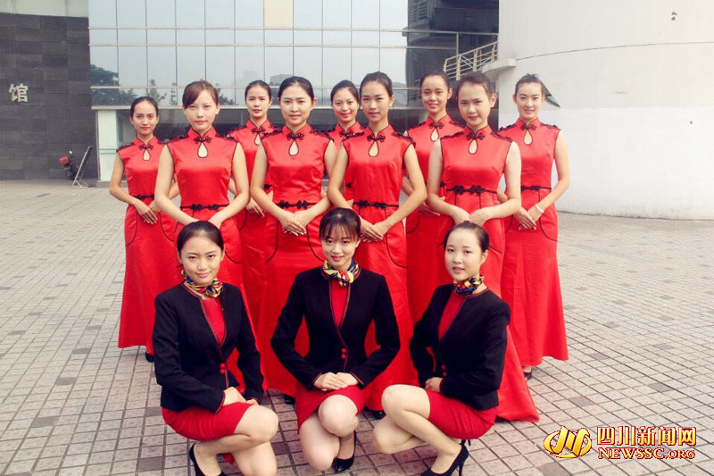 四川高校禮儀隊哪家強(qiáng) 實(shí)拍四川高校禮儀隊