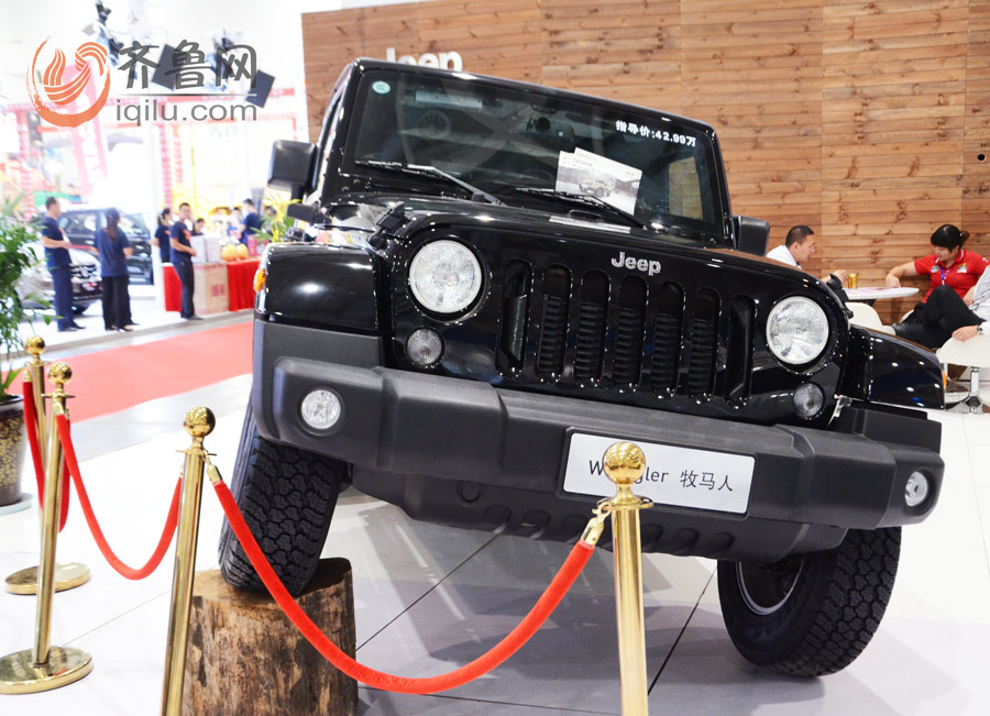 美女豪車齊聚濰坊魯臺國際車展