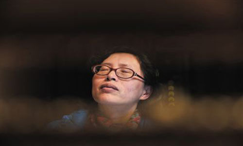 人們將醫(yī)療制度的憤懣情緒，寄托在這個走廊醫(yī)生身上，共同沉浸在受迫害的幻覺之中