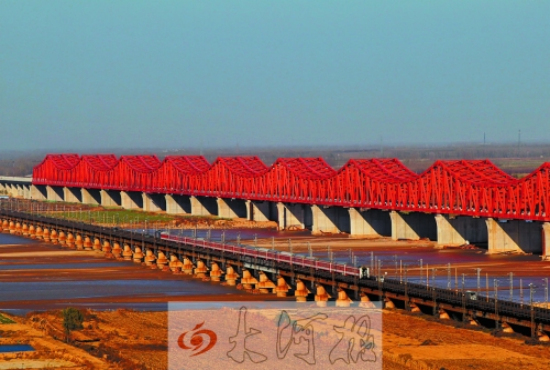 鄭焦城際鐵路黃河大橋主體構(gòu)造已經(jīng)成型
